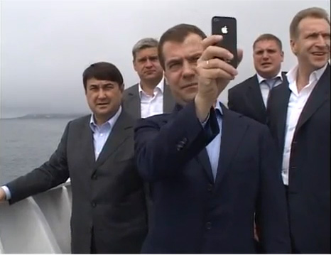 Dmitrii_Medvedev_s_iPhone.jpg